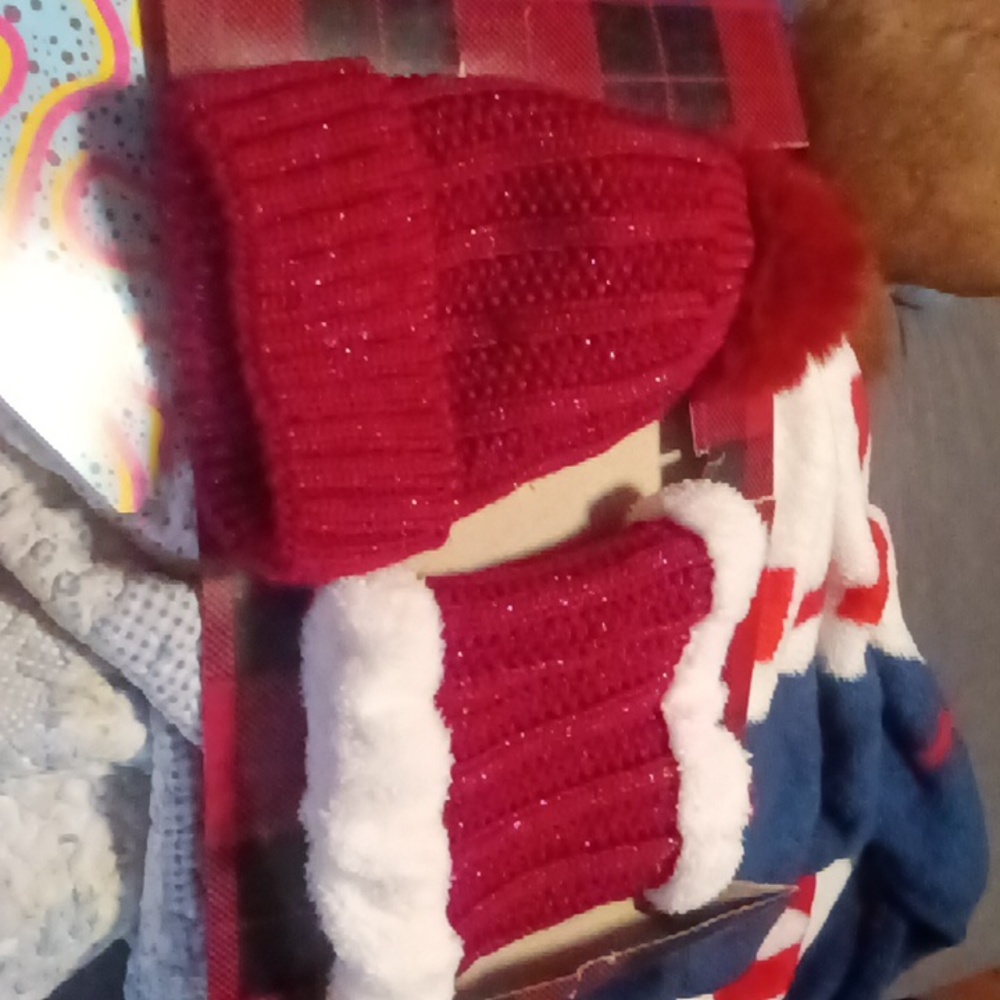 Winter hat and matching neck warmer or put it over your ears like a band.